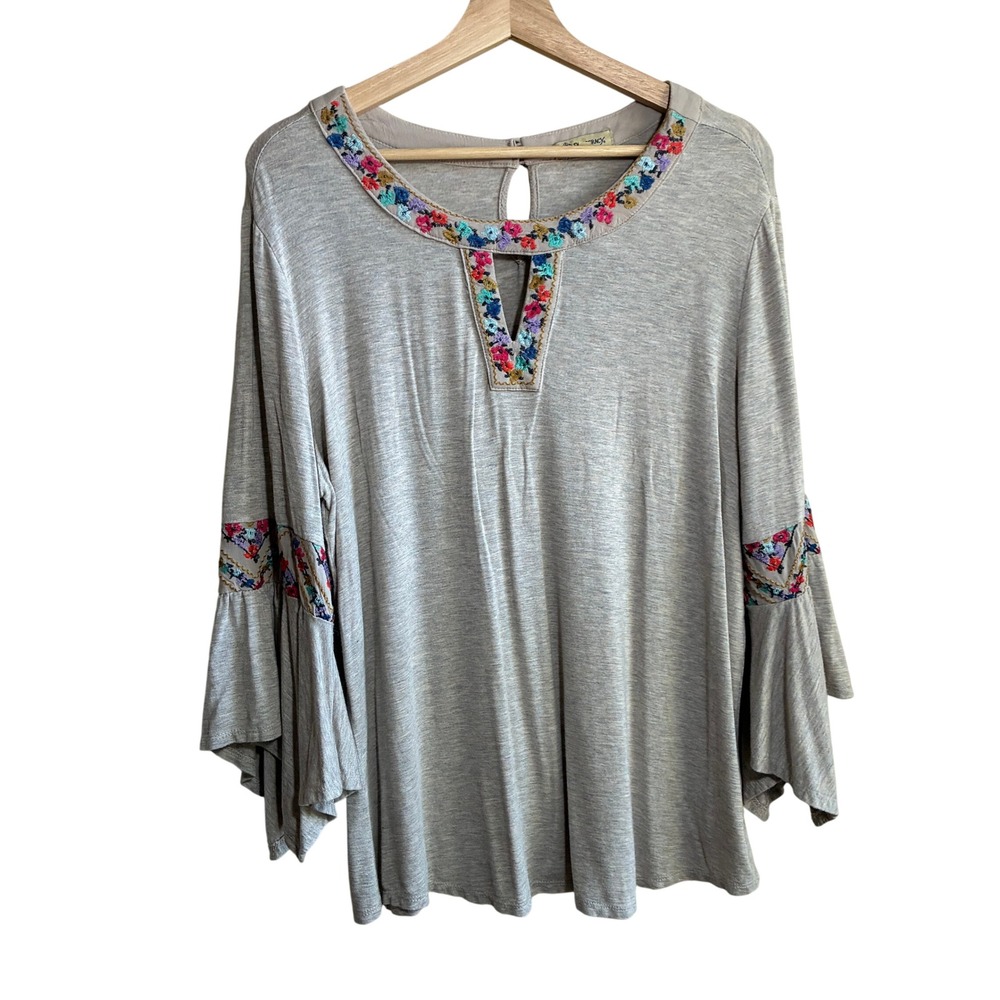 Democracy Embroidered Bell Sleeve Blouse XL Beige Rayon Spandex boho festival